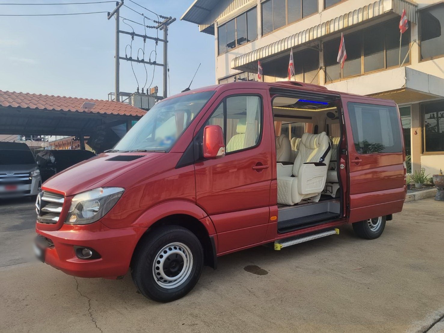 ผลงานตกแต่งรถตู้ VIP | Mercedes-Benz Sprinter